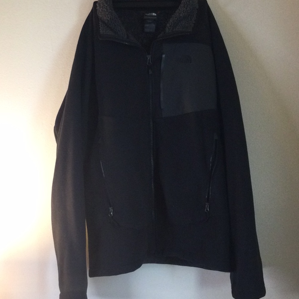 The North Face Men's Black Windbreaker